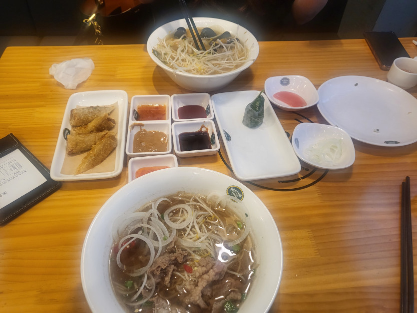간만에쌀국수먹으러왔네요(0)