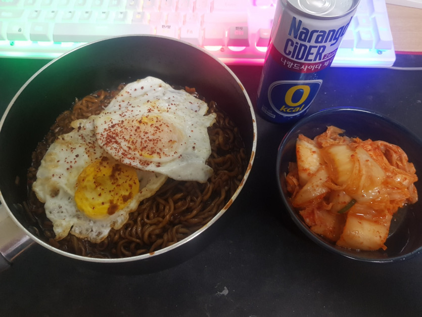 바카라님 야식사진보자마자 배고파서(0)