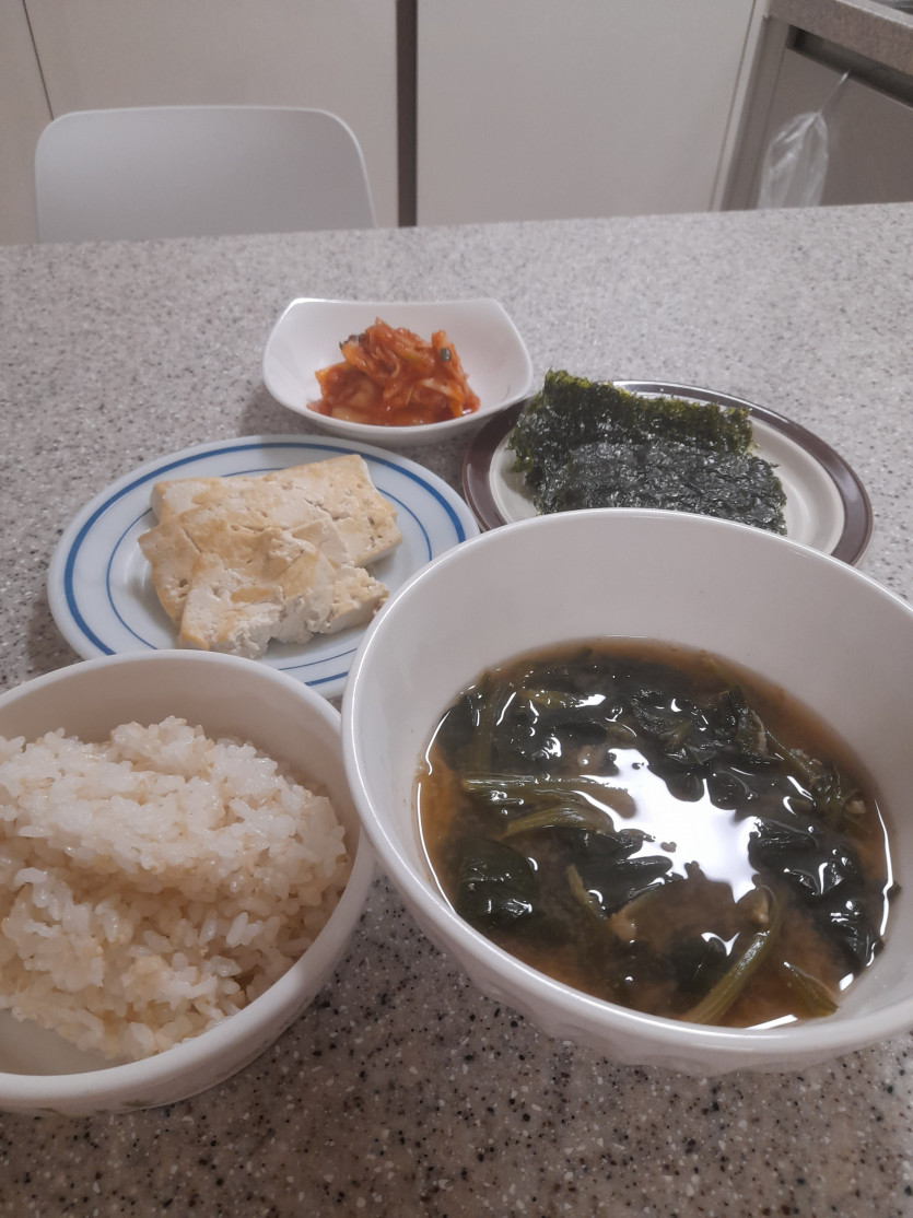 지금 저녁먹네요.(0)