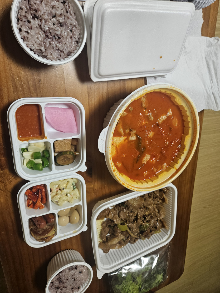 맛저 하셔요~~ 오늘의 메뉴는..음..(0)