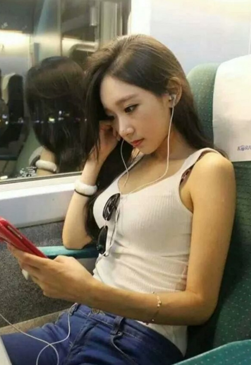 기차탔는데 옆에 이런 여자 있으면?(0)