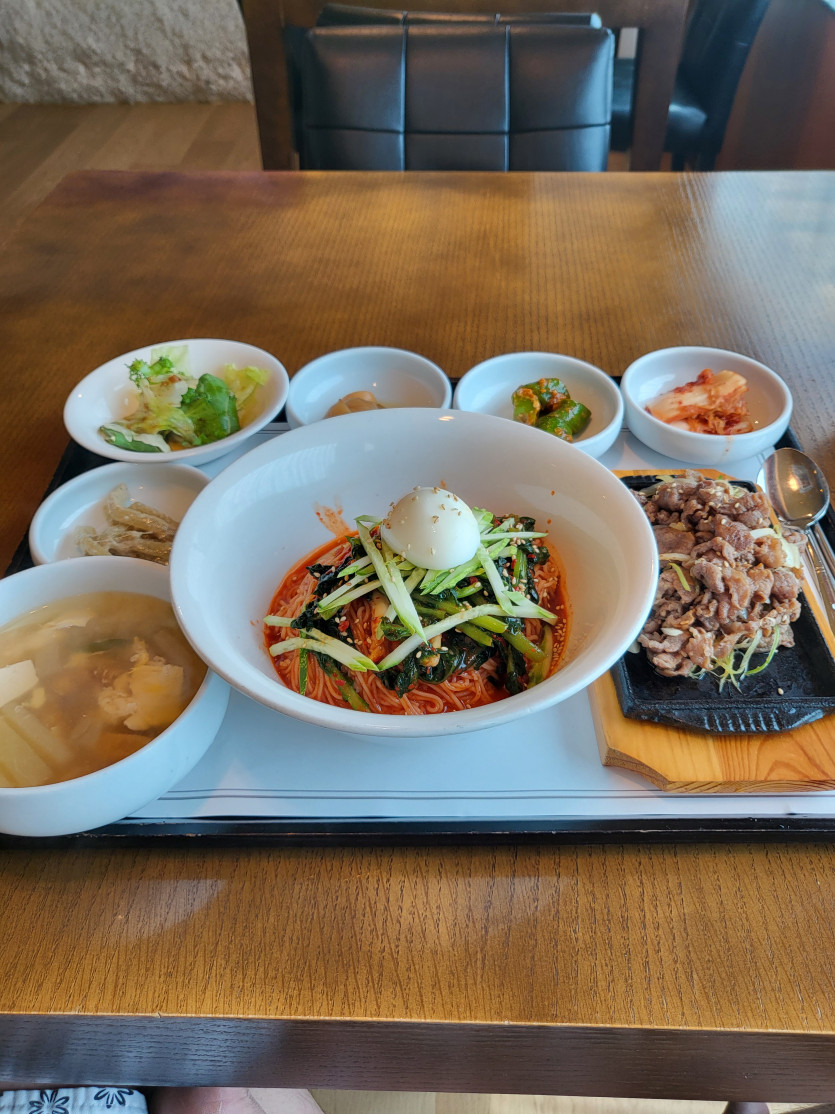 오늘 점심은 사우나에서 비빔국수...(1)