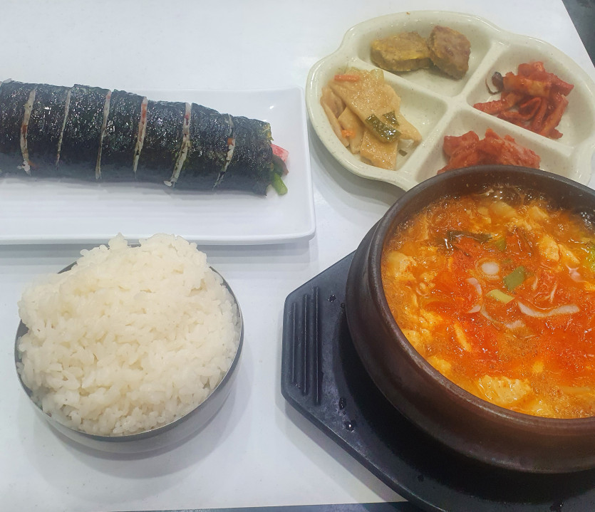 속상해서 밥무러왓는데(0)