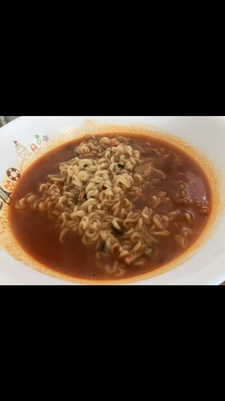 이제 점심 먹네요(0)