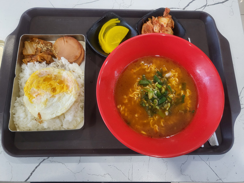 부산 내려가는데 휴게소에서 혼밥(0)