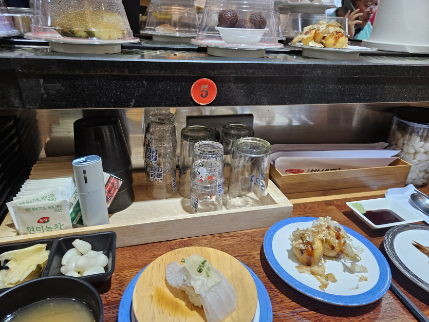 맛점하세요 ~~(0)