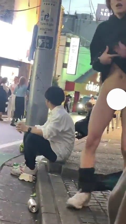 어제자 시부야에서 ㅈㅈ자랑하는 남자.jpg(2)