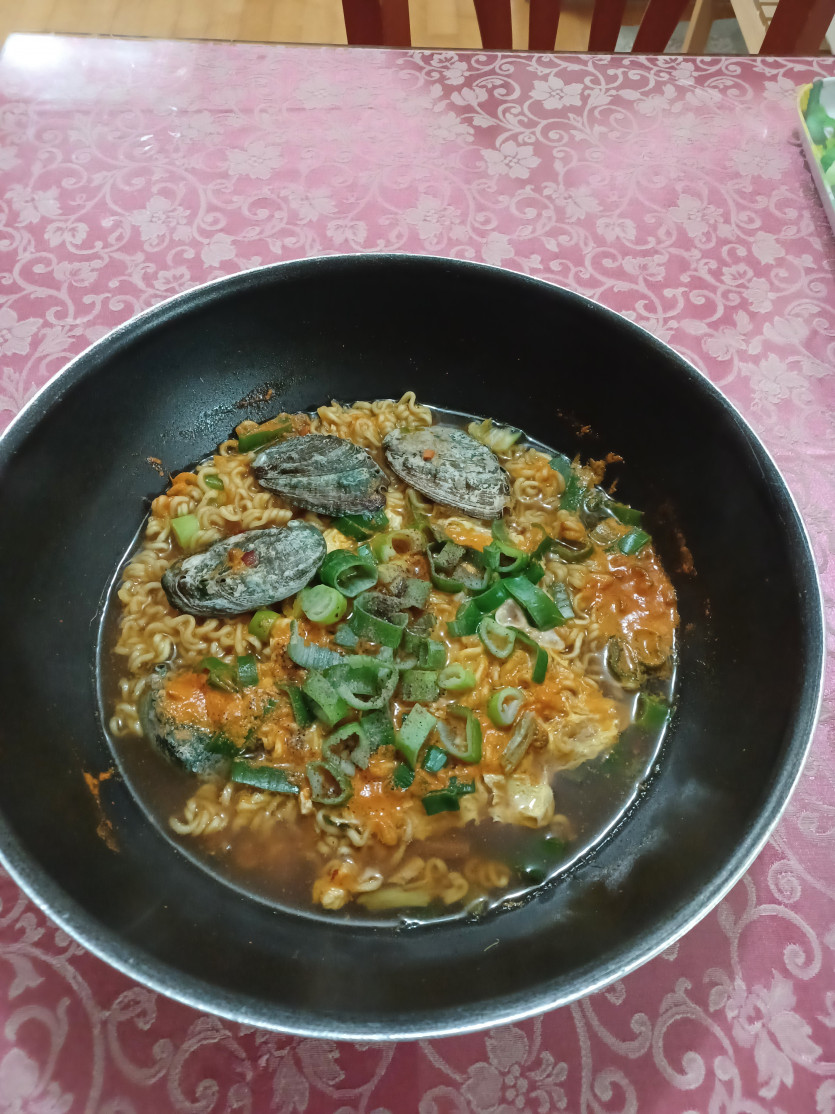 야식으로 다가 전복라면 한번 ~~~(0)