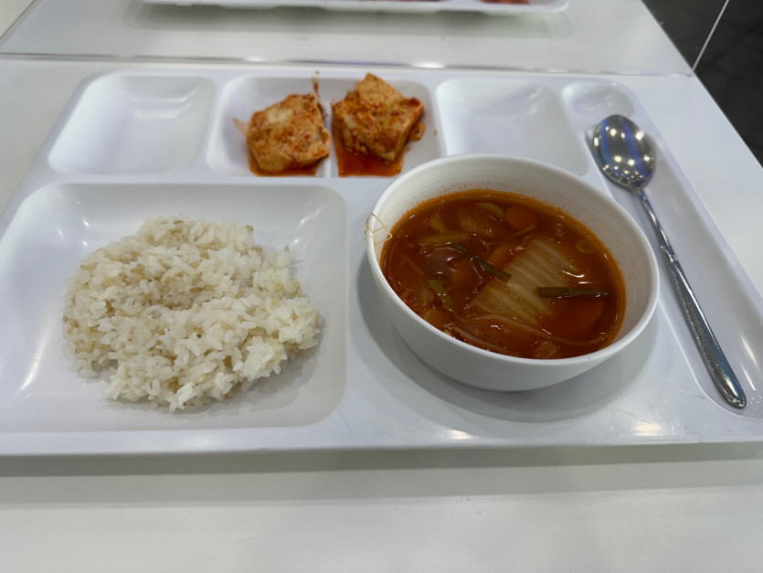 맛점들하세요 이걸 먹으라고 주는건가요.(0)