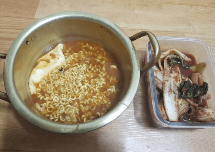 라면은 역시 새벽라면이지..!!(0)