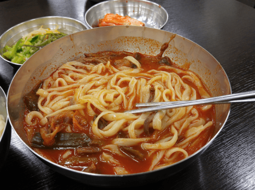 점심은 뜨끈한 육칼(0)