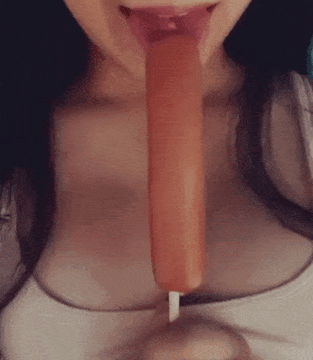 핫바를 아주 맛있게 먹네(0)