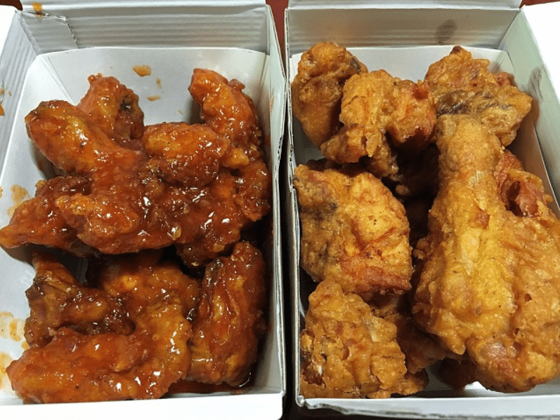 야식은 반반치킨 ~(0)