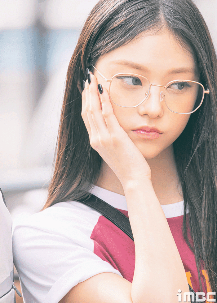 외모가 뛰어난 사람들은 안경을써도..(0)