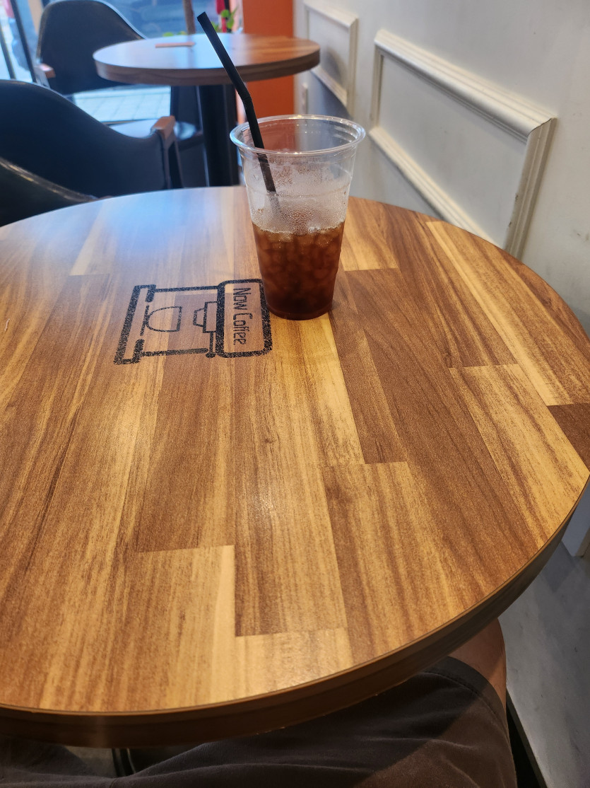 오전 커담은 카페에서(0)