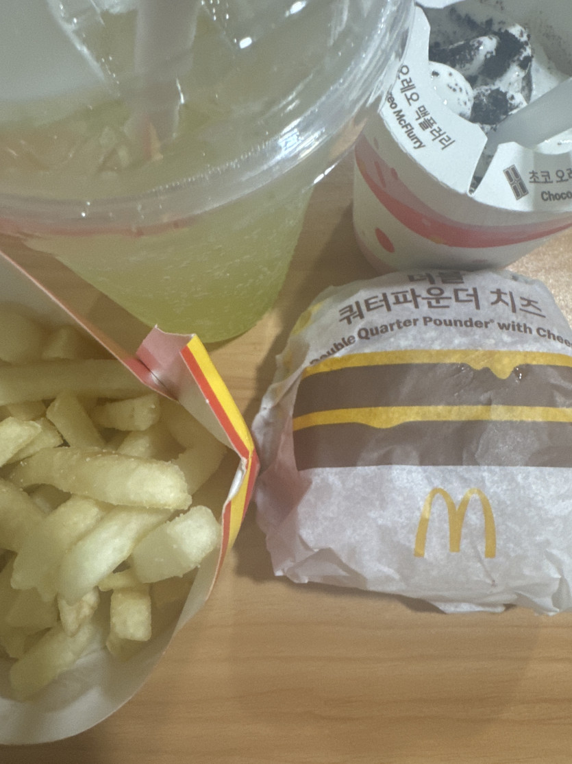 더블쿼터파운드치즈+맥플러리오레오(1)