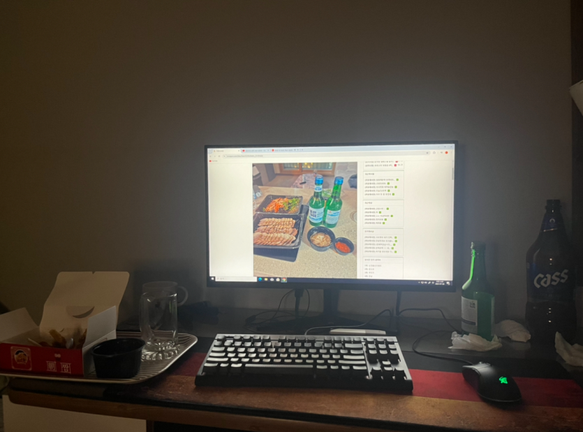 쓰리썸h님 안주보며 술먹습니다(0)