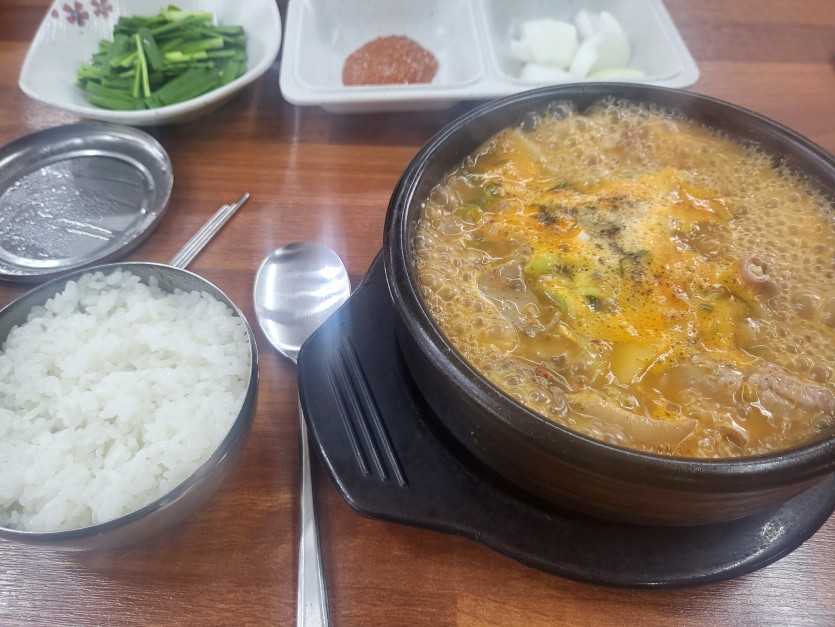 간만에 국밥먹으러 왔습니다 ㅋㅋ(0)