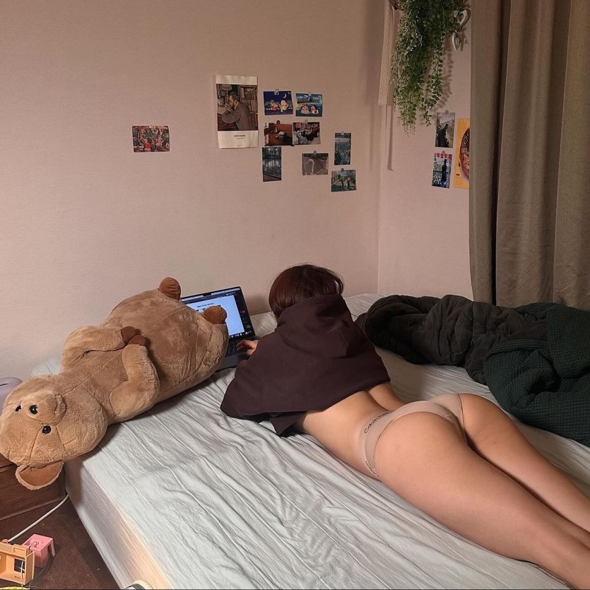 오늘은 침대에 누워서 출석대기해봅니다!!! 가쥬앗~(0)